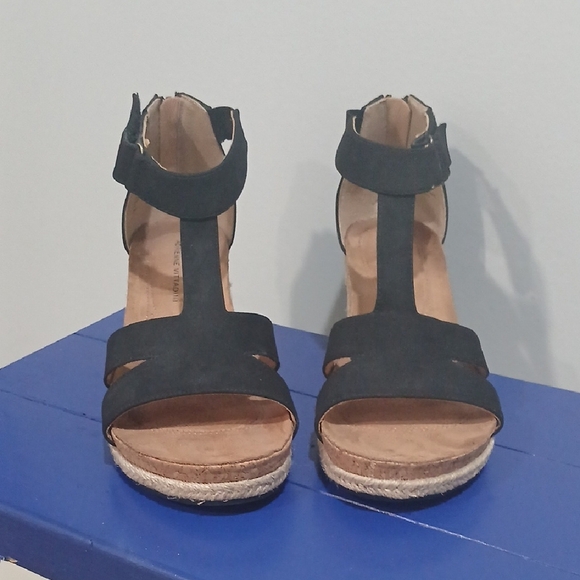 Women's Black Wedge Sandals, Gentle Used, Excellent Conditions, Sz 9 - Picture 3 of 9